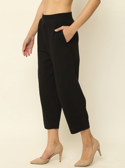 Regular Fit Ankle Length Solid Black Capri