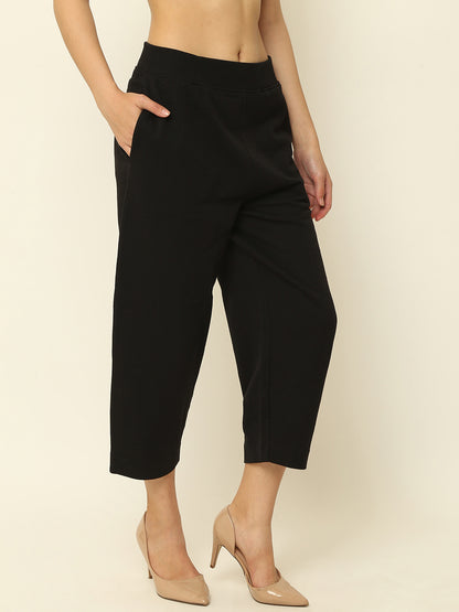 Regular Fit Ankle Length Solid Black Capri