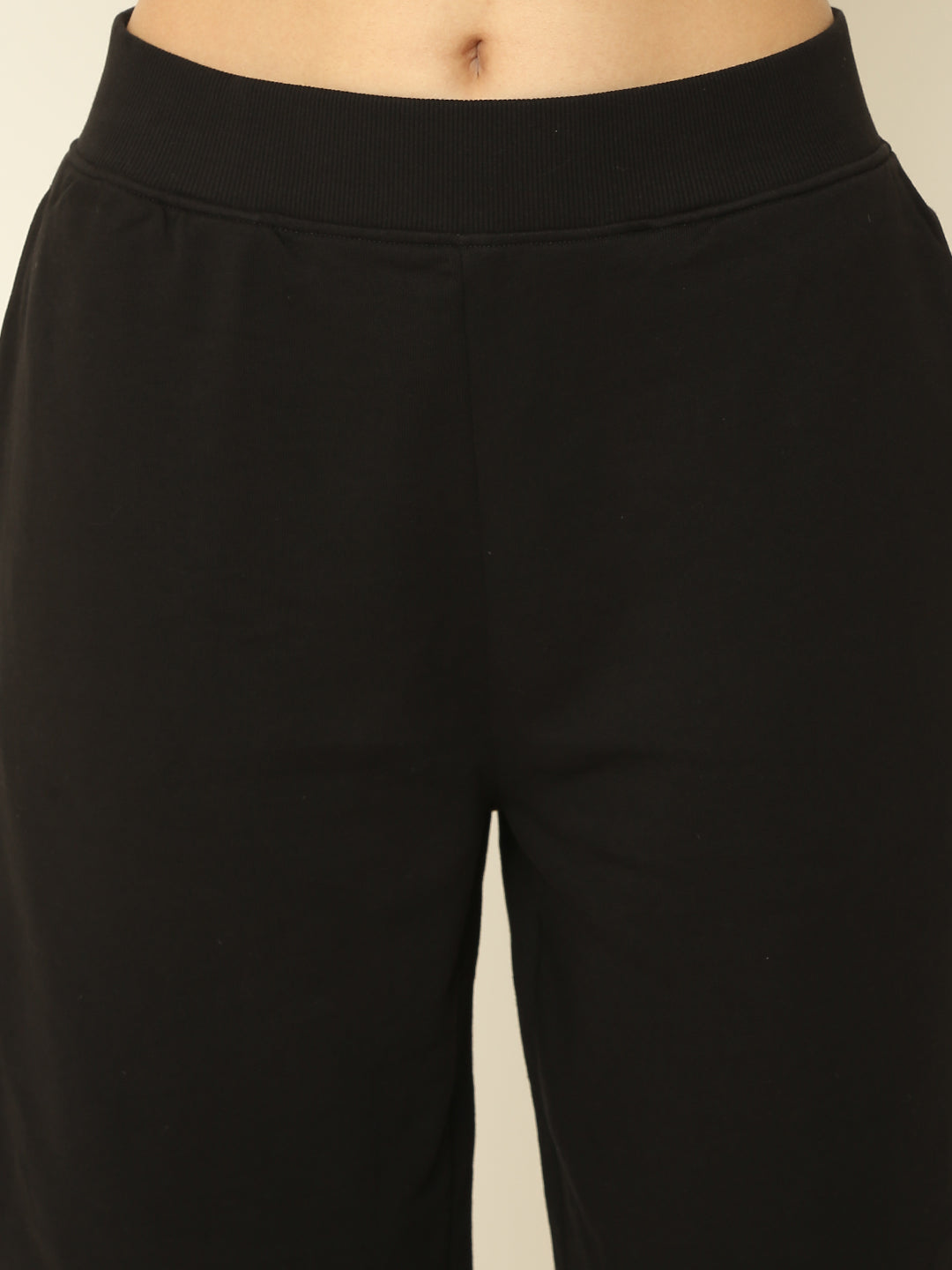 Regular Fit Ankle Length Solid Black Capri