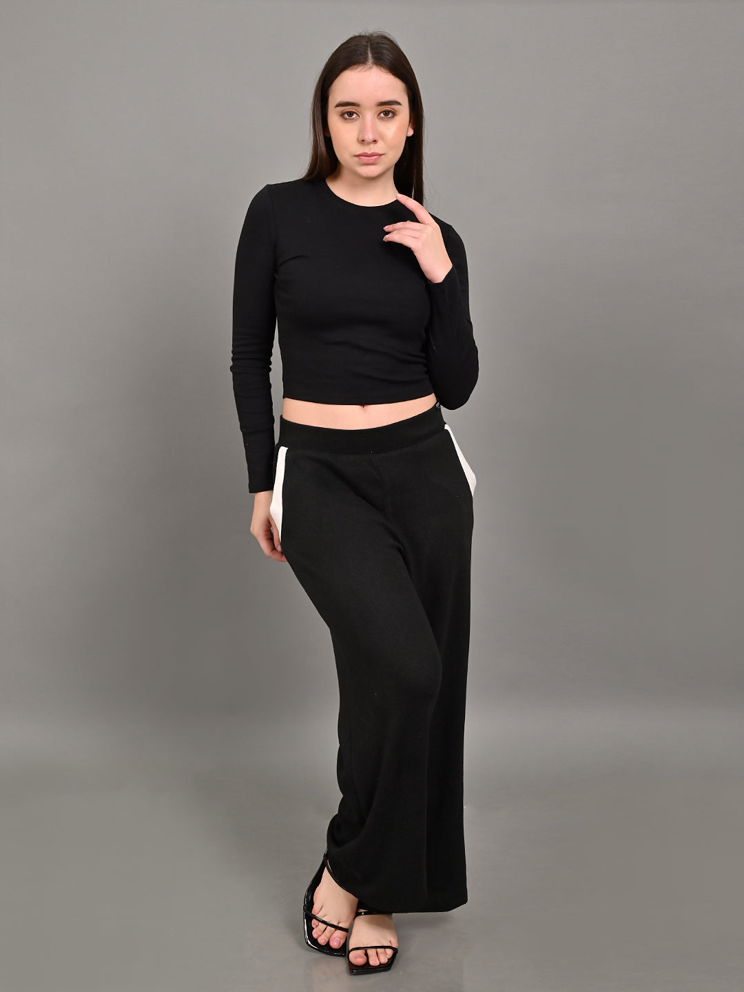 Polyester Black Full Sleeve Solid Fitted Crop Sweater