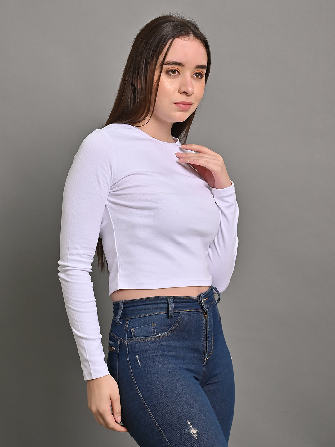 Polyester White Full Sleeve Solid Fitted Crop Sweater