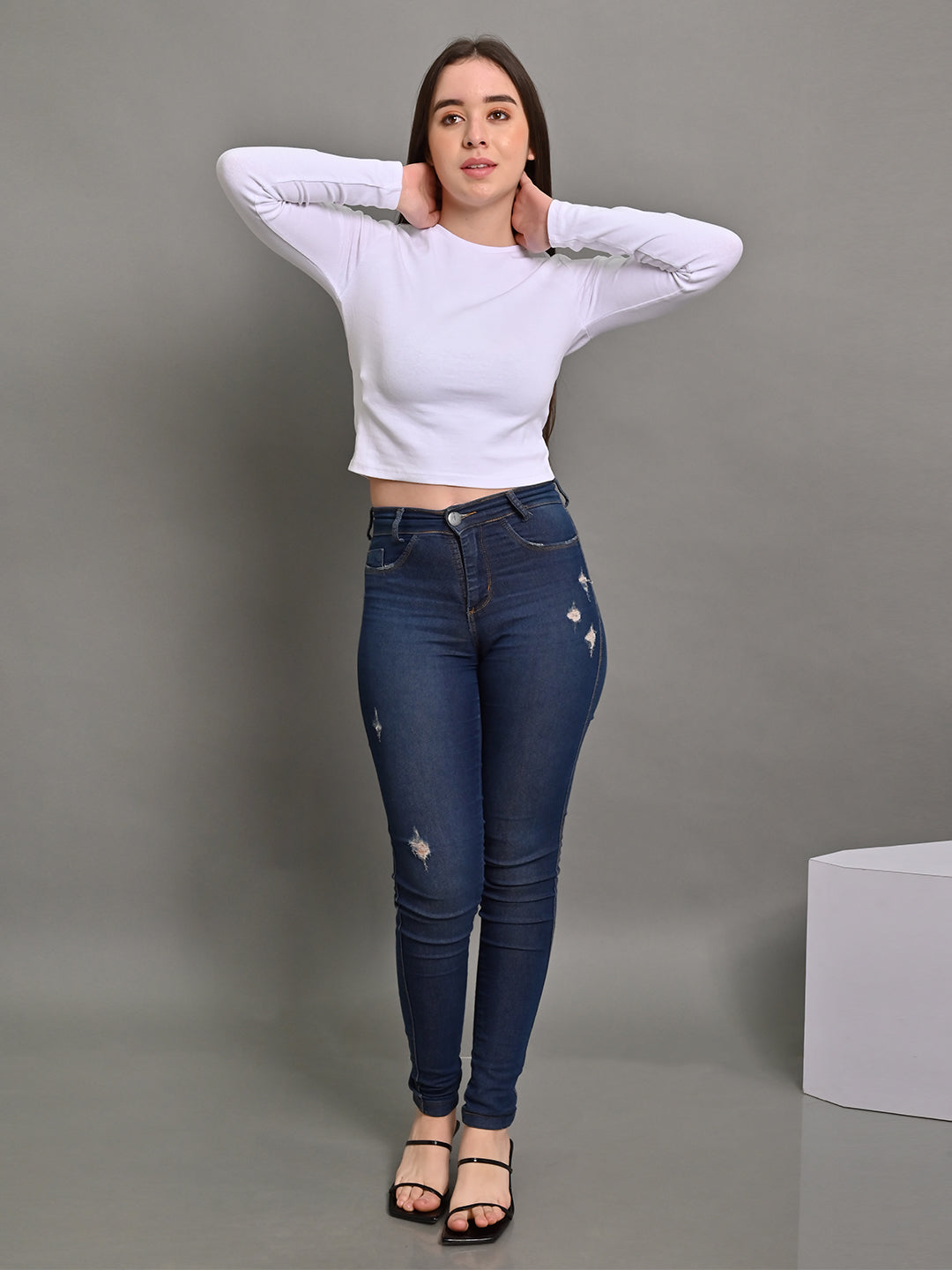 Polyester White Full Sleeve Solid Fitted Crop Sweater